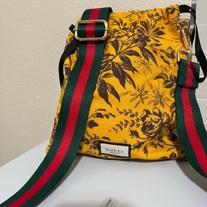 Gucci floral beauty crossbody bag HTF